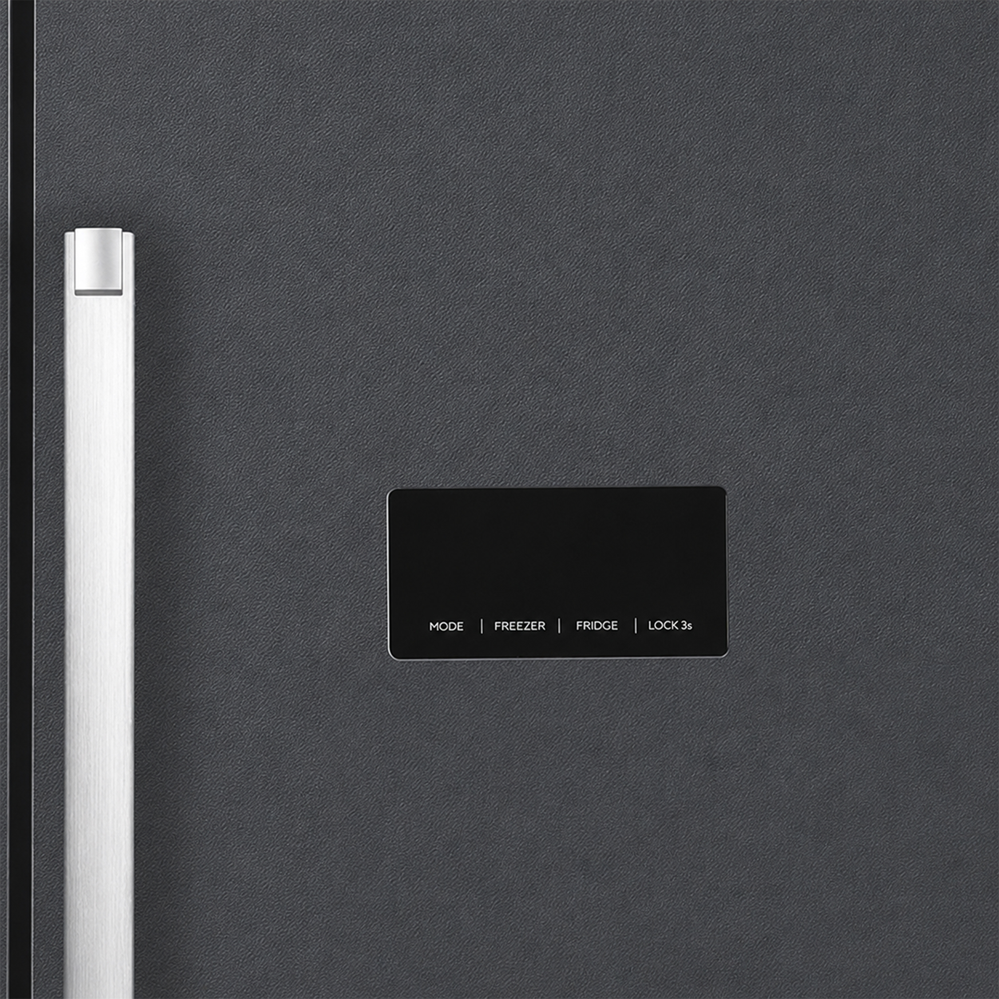 Ein dunkles Kühlschrankdisplay mit den Optionen MODE, FREEZER, FRIDGE und LOCK 3s.