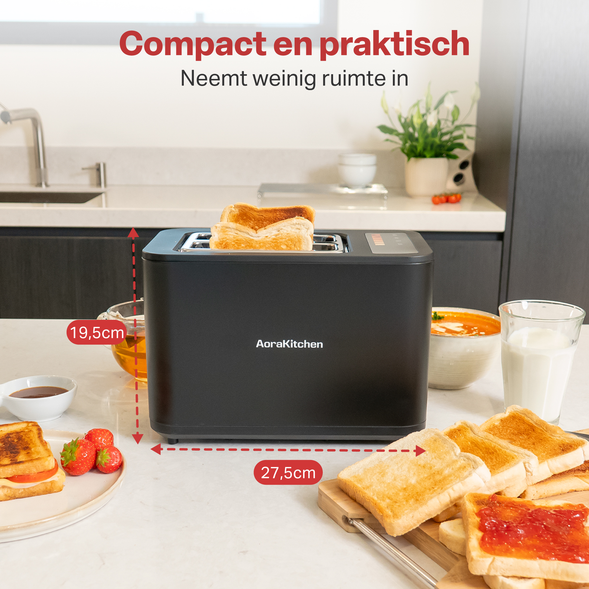 Een zwarte broodrooster met toast, aardbeien, broodje en drankjes.