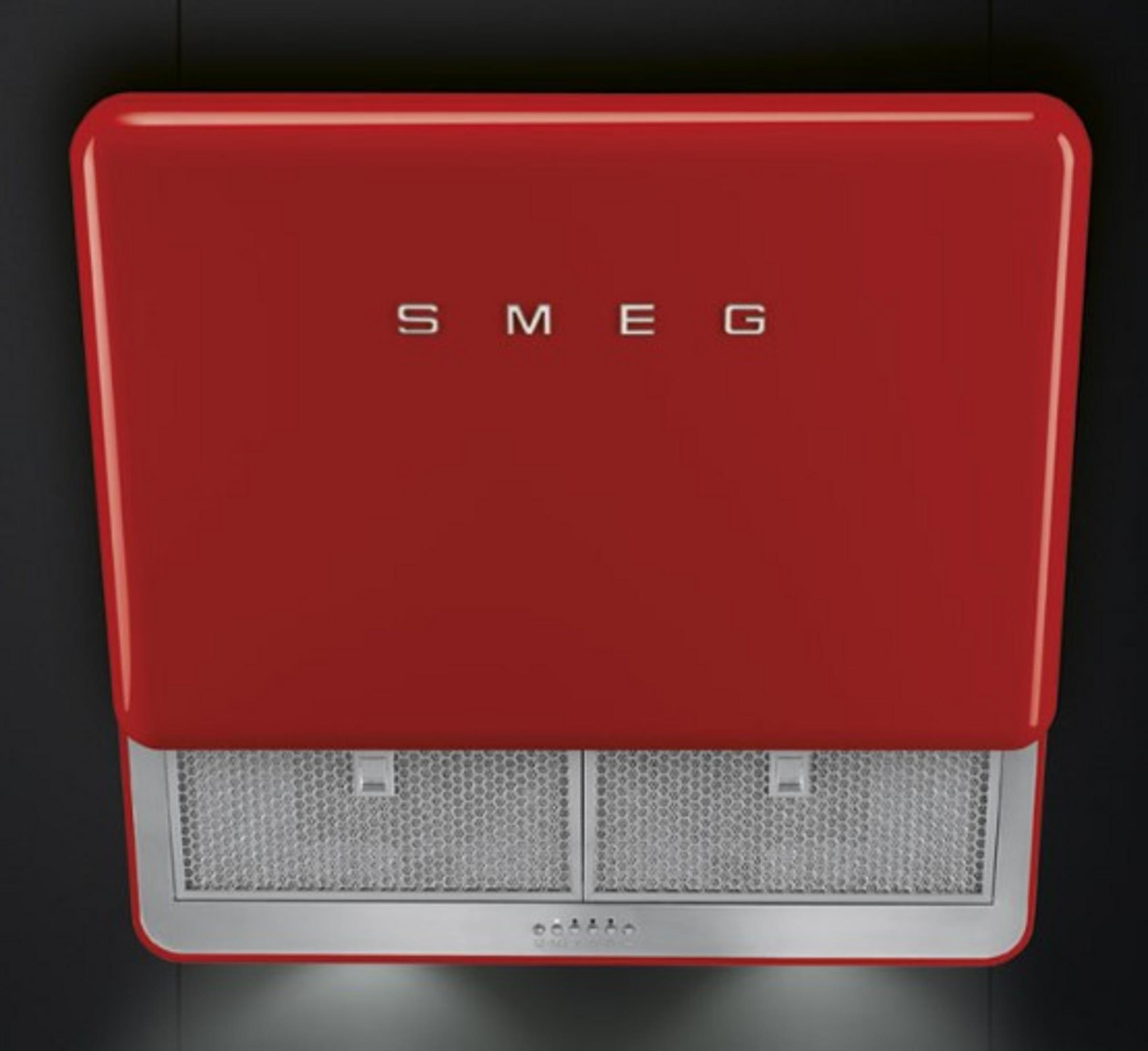 Campana extractora Smeg roja con filtro y botones plateados.