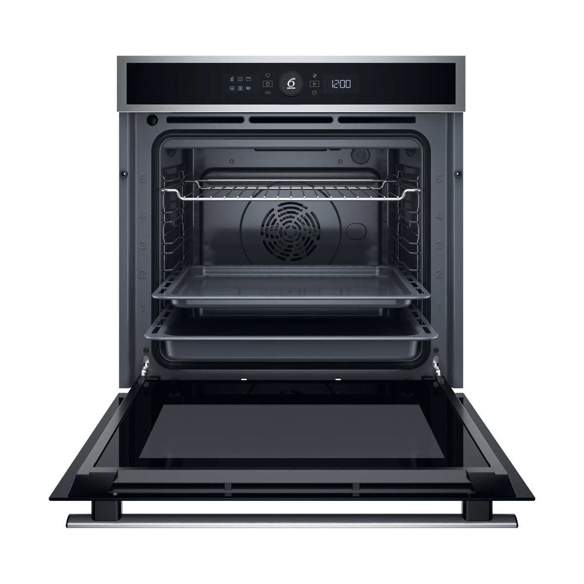 Un forno da incasso moderno con porta aperta e display digitale.