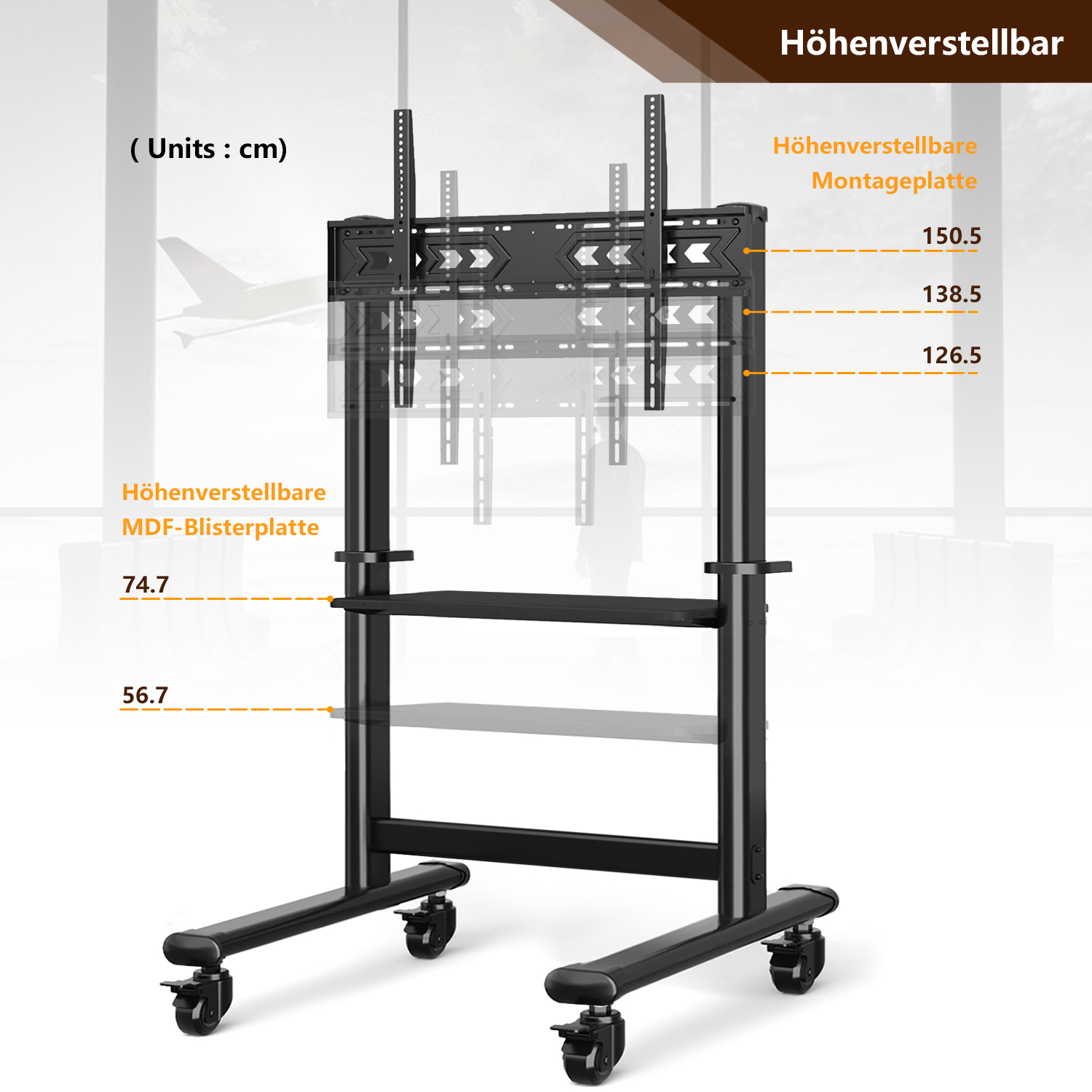 Ein schwarzer, rollbarer TV-Ständer mit höhenverstellbarer Montageplatte und Ablagen.