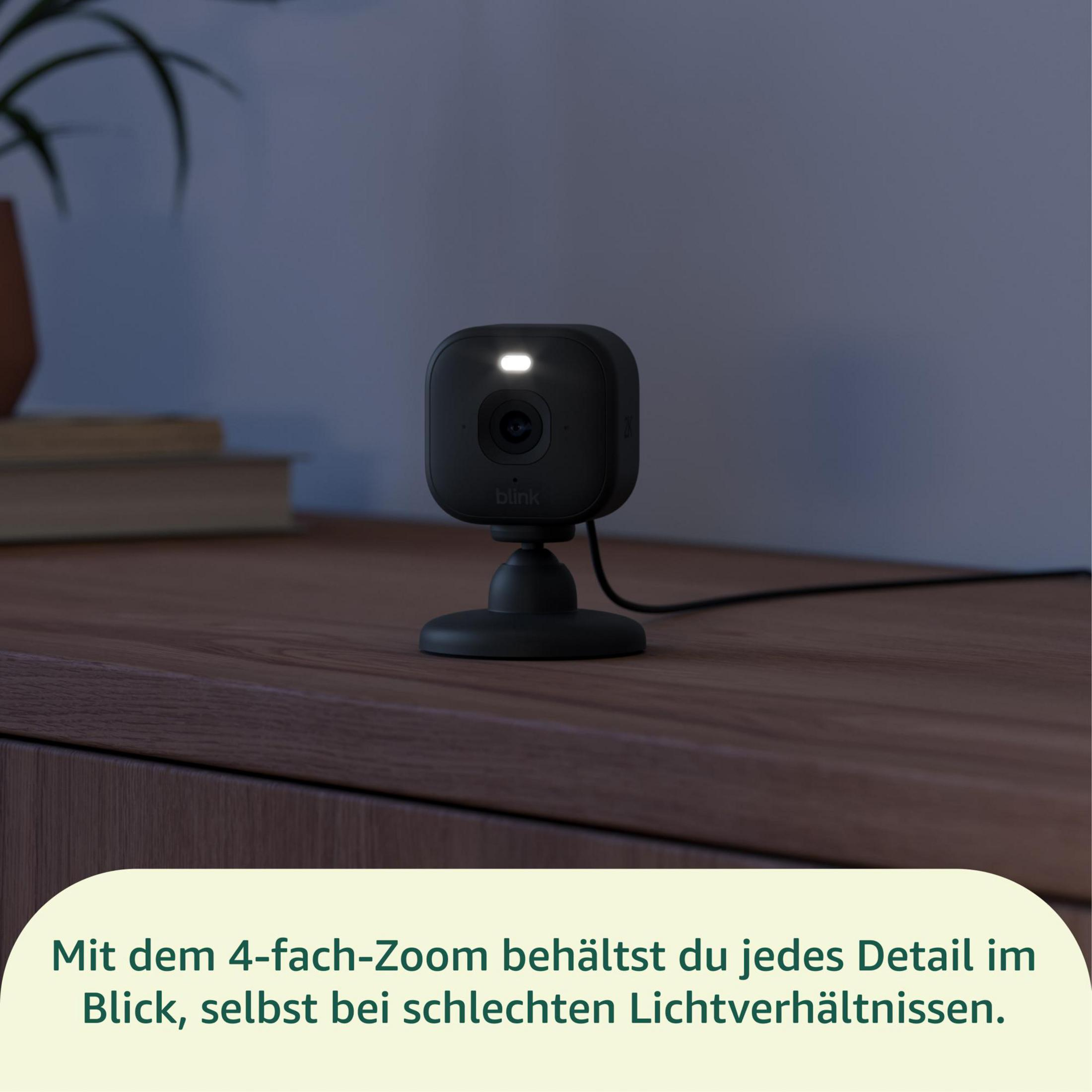 Una telecamera Blink nera con luce bianca su un supporto.