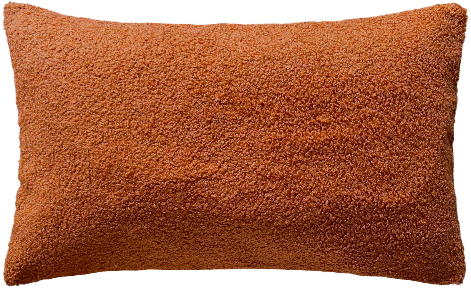 Ein orangefarbenes Kissen mit einer strukturierten Oberfläche auf schwarzem Hintergrund.