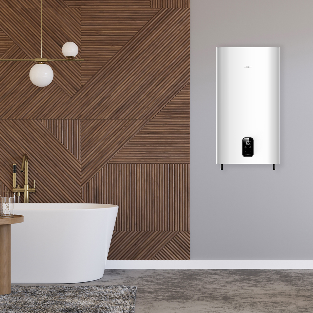 Un calentador de agua blanco con pantalla digital cuelga en una pared gris sobre una bañera.