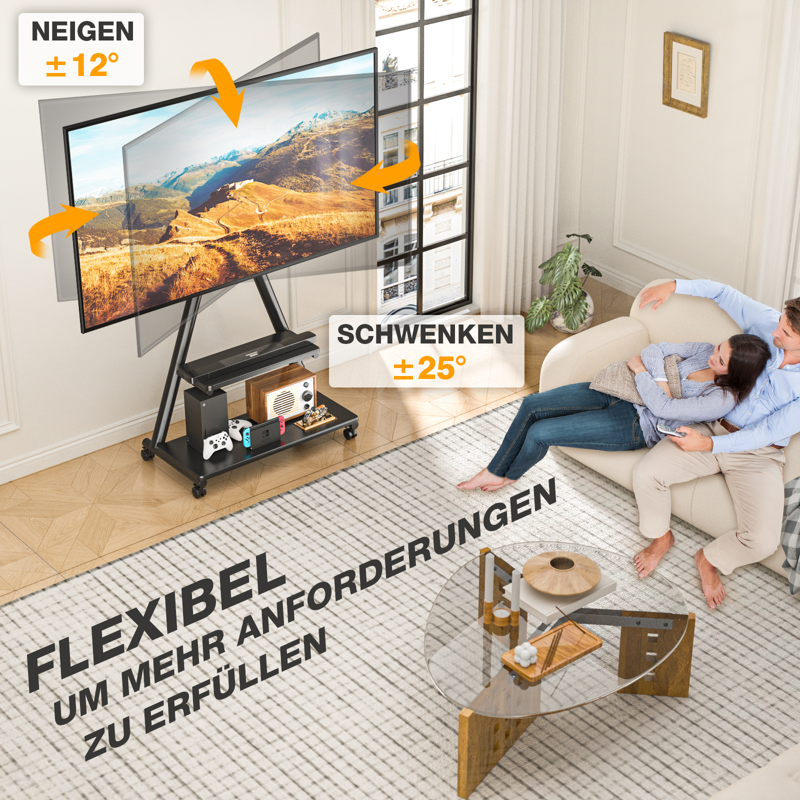 Ein TV-Ständer mit Neige- und Schwenkfunktion in einem Wohnzimmer. Ein Paar sitzt auf einer Couch.