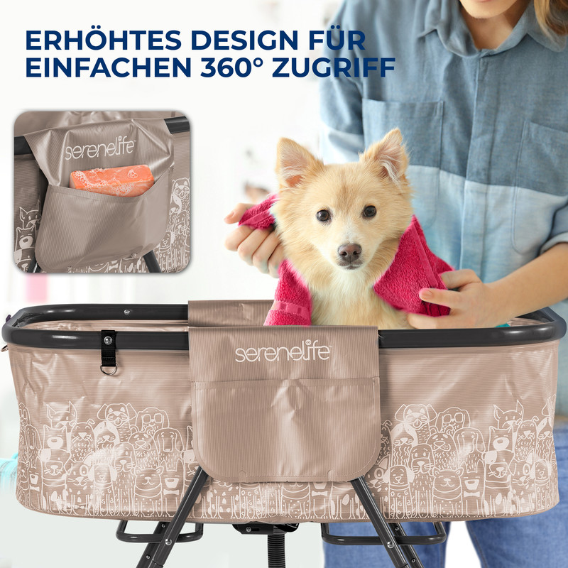 Ein kleiner Hund wird in einem braunen Korb mit einem rosa Handtuch abgetrocknet.