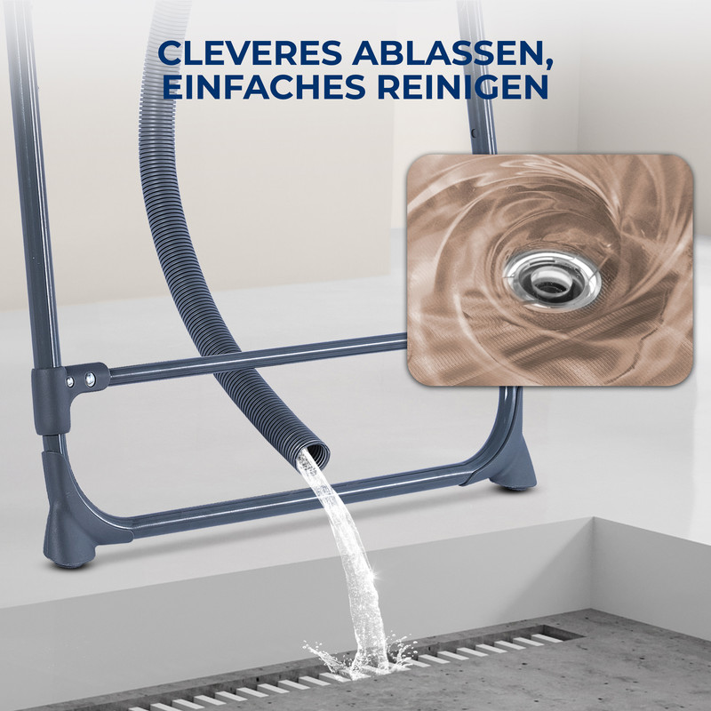 Schlauch lässt Wasser in einen Abfluss laufen. Nahaufnahme eines Wasserschlunds.
