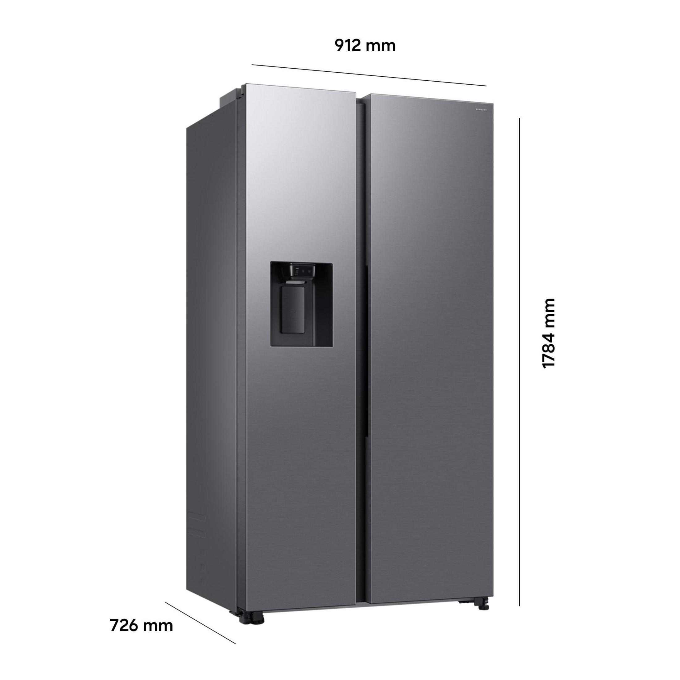 Ein grauer Kühlschrank mit zwei Türen und einem Wasserspender.