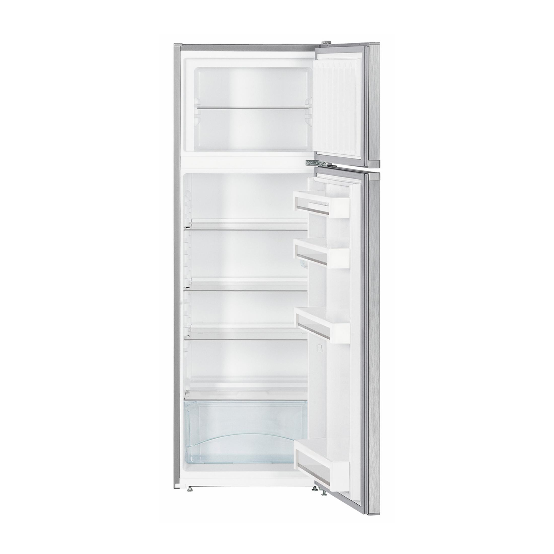 Un refrigerador plateado vacío con la puerta abierta, mostrando varios estantes.