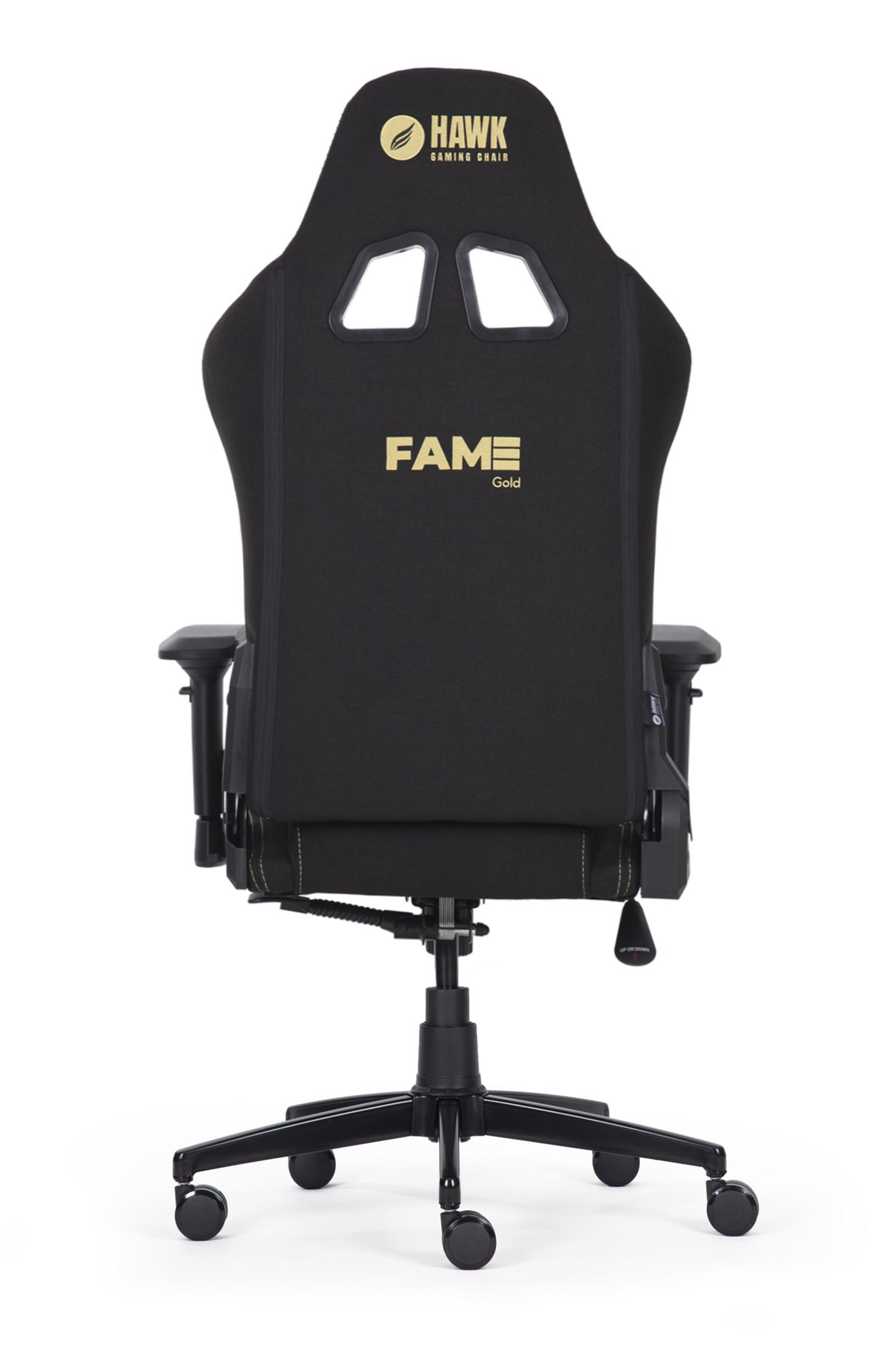 Altın rengi HAWK logosu ve "FAME Gold" yazısı olan siyah oyuncu koltuğu.