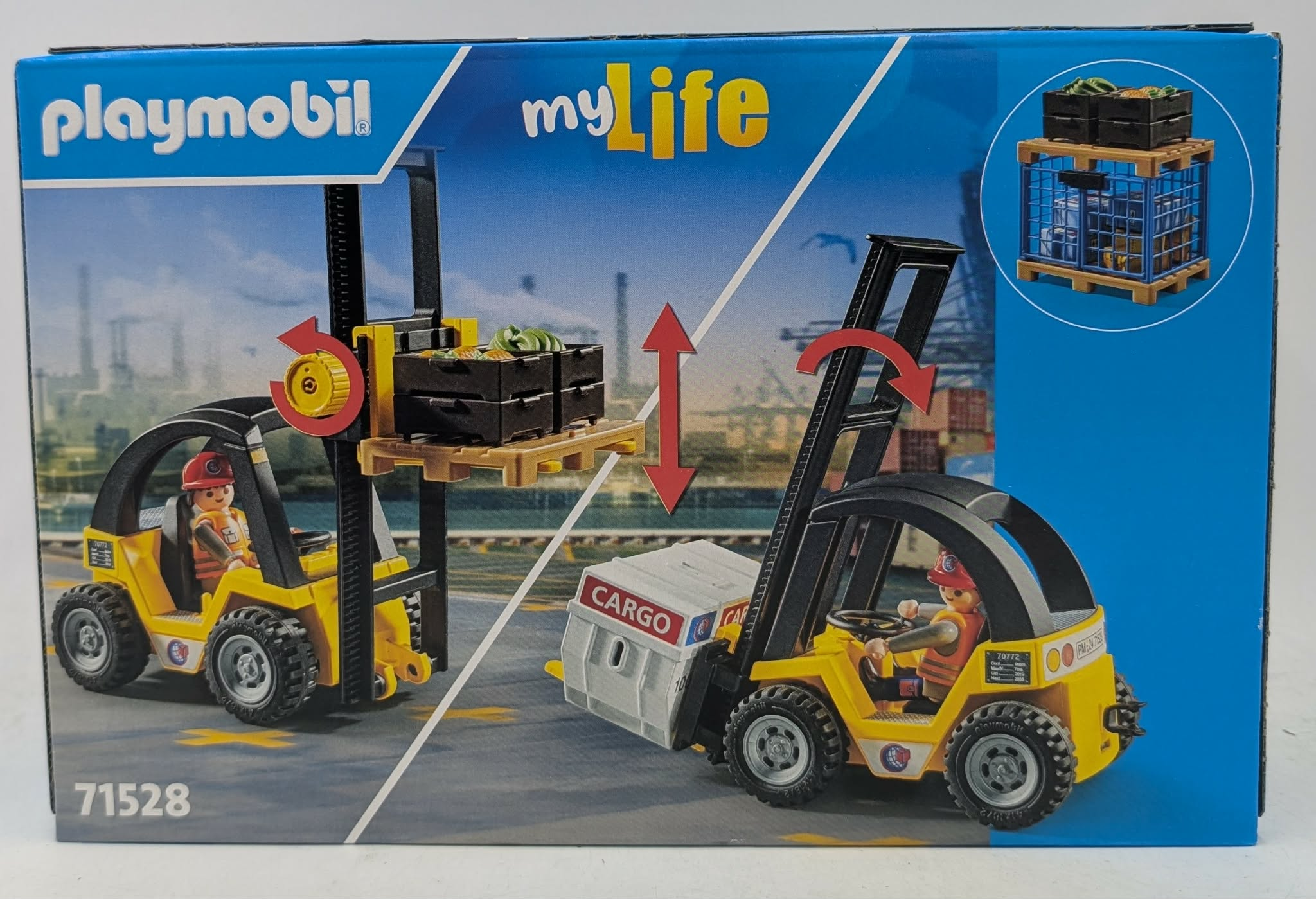 Scatola Playmobil: Carrelli elevatori con figure e carico, scena portuale.