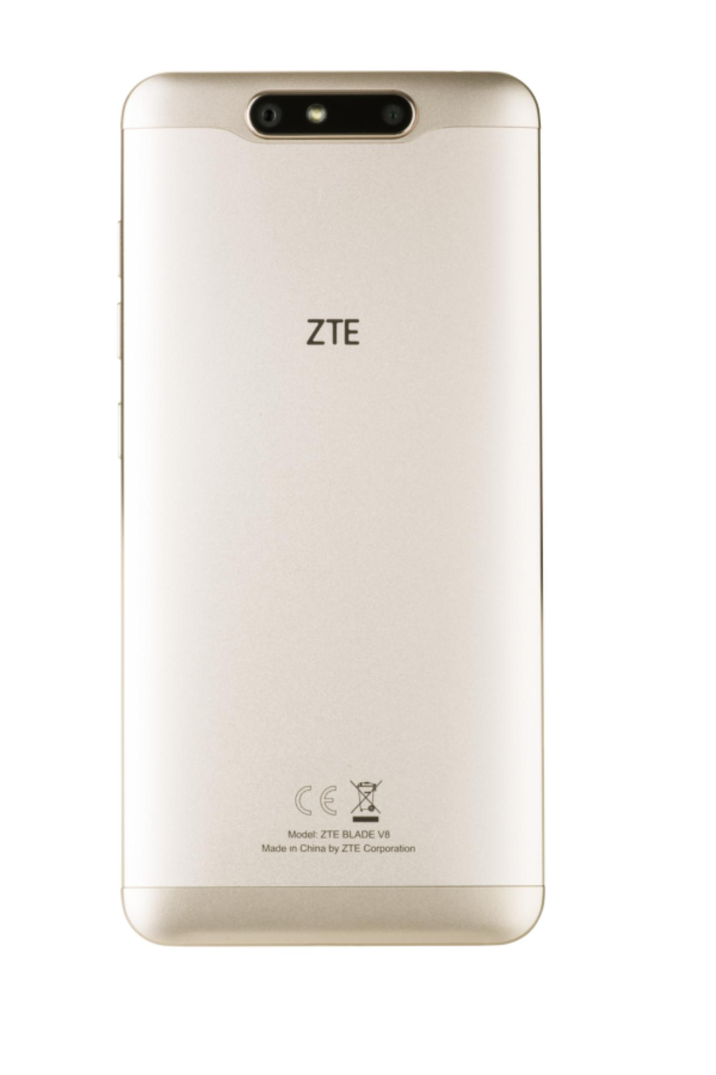 Rückseite eines goldenen ZTE Blade V8 Smartphones. Dual-Kameras und ZTE-Logo sichtbar.