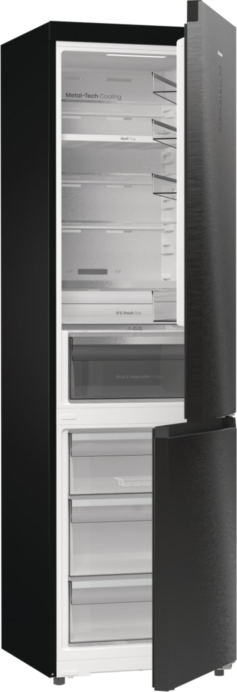 Ein offener schwarzer Kühlschrank mit mehreren Regalen, einer Obst-/Gemüseschublade und Lichtern.