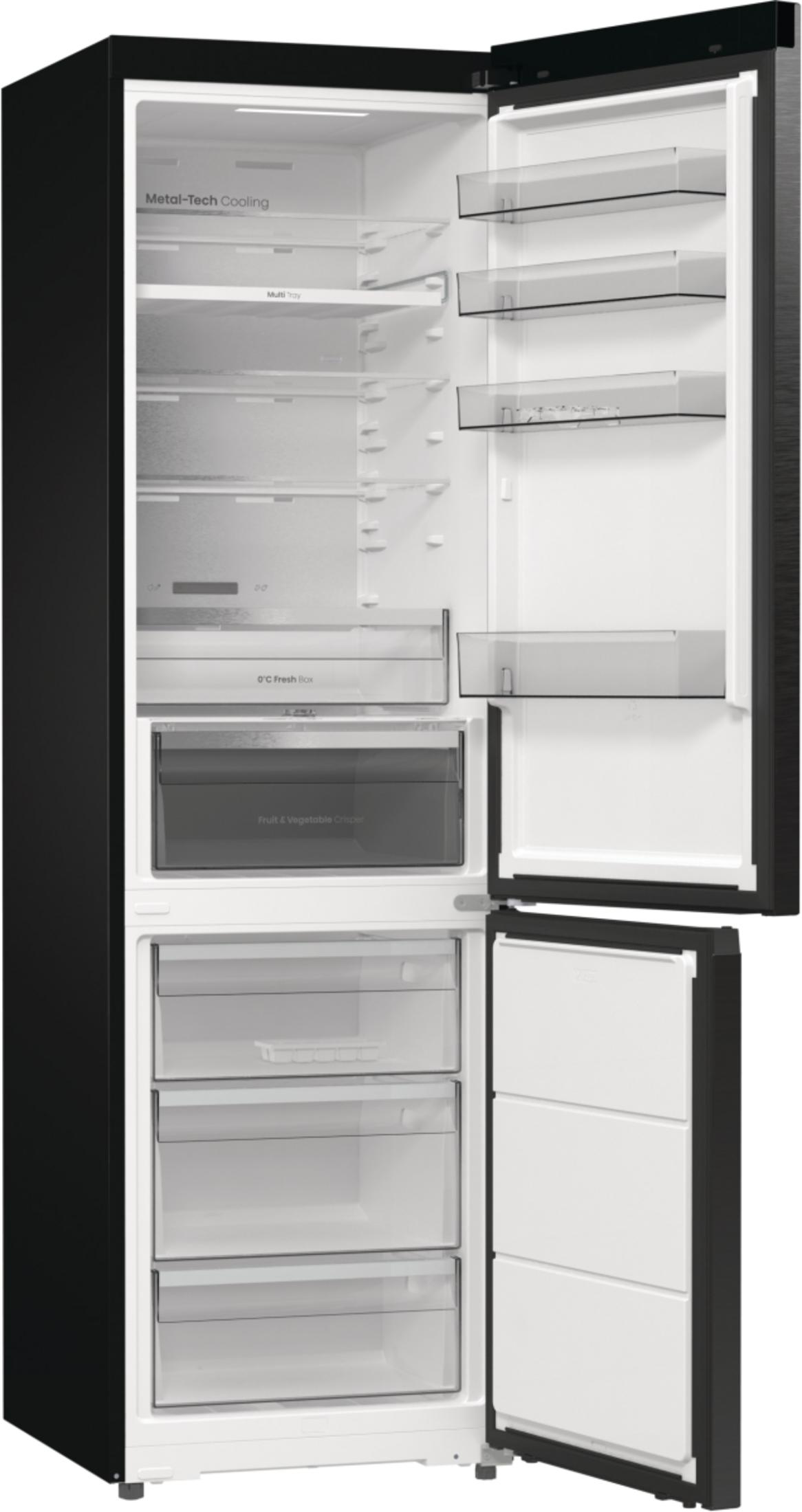 Ein schwarzer Kühlschrank mit offenen Türen, der Regale und Schubladen zeigt.