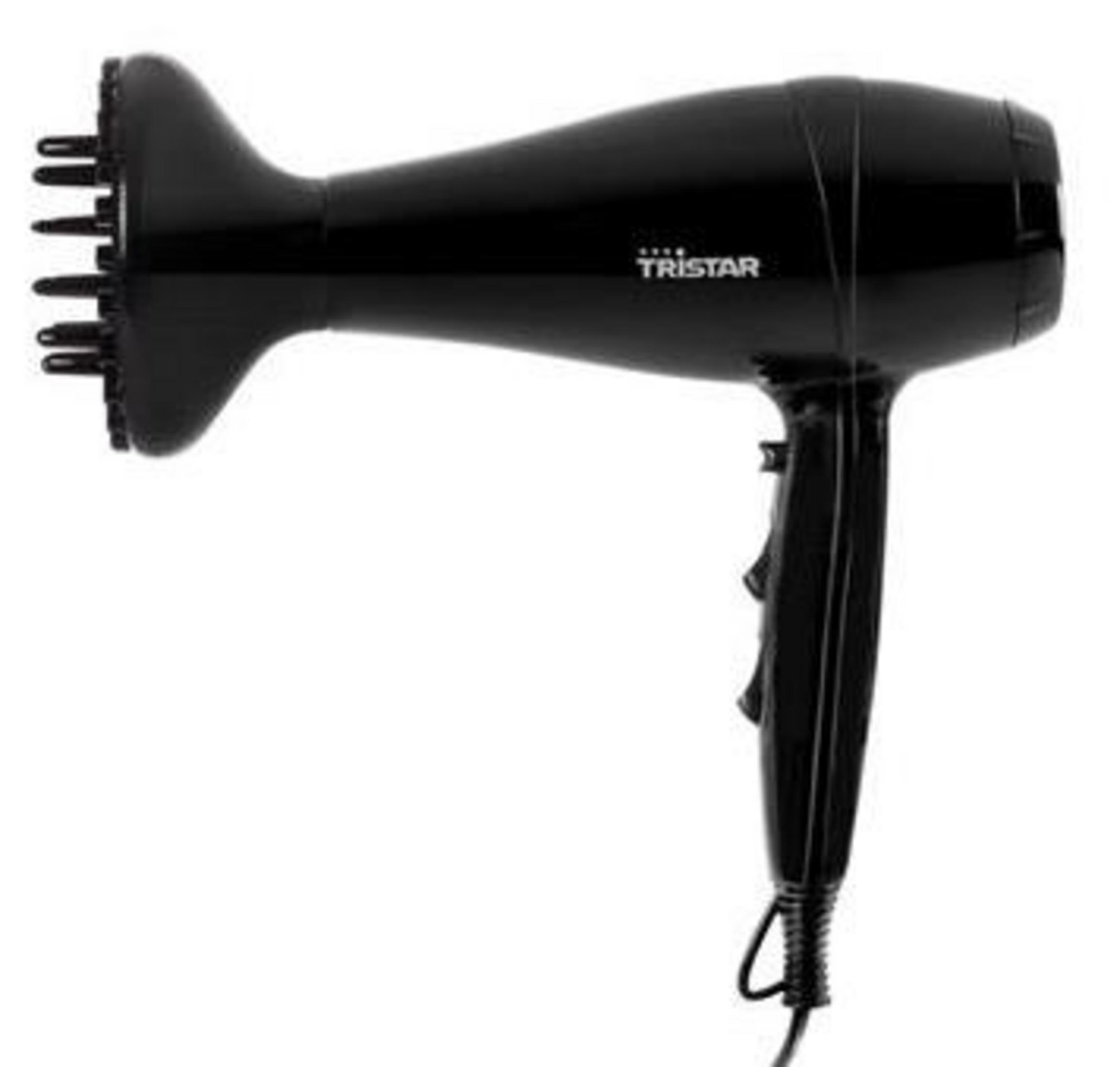 Ein schwarzer Haartrockner mit Diffusor und Tristar-Logo.