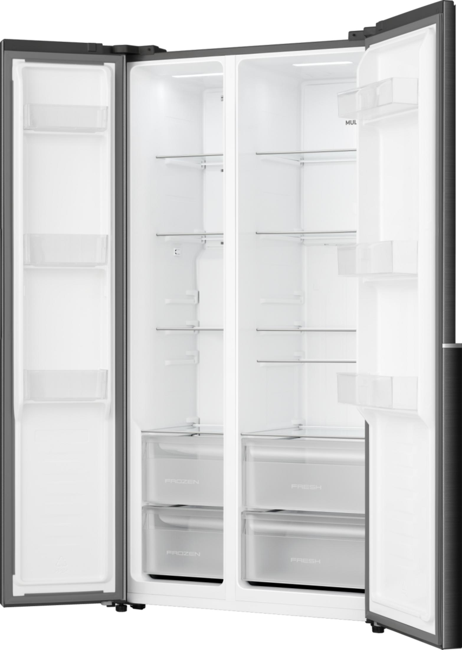 Ein offener, leerer Kühlschrank mit zwei Türen und durchsichtigen Schubladen.