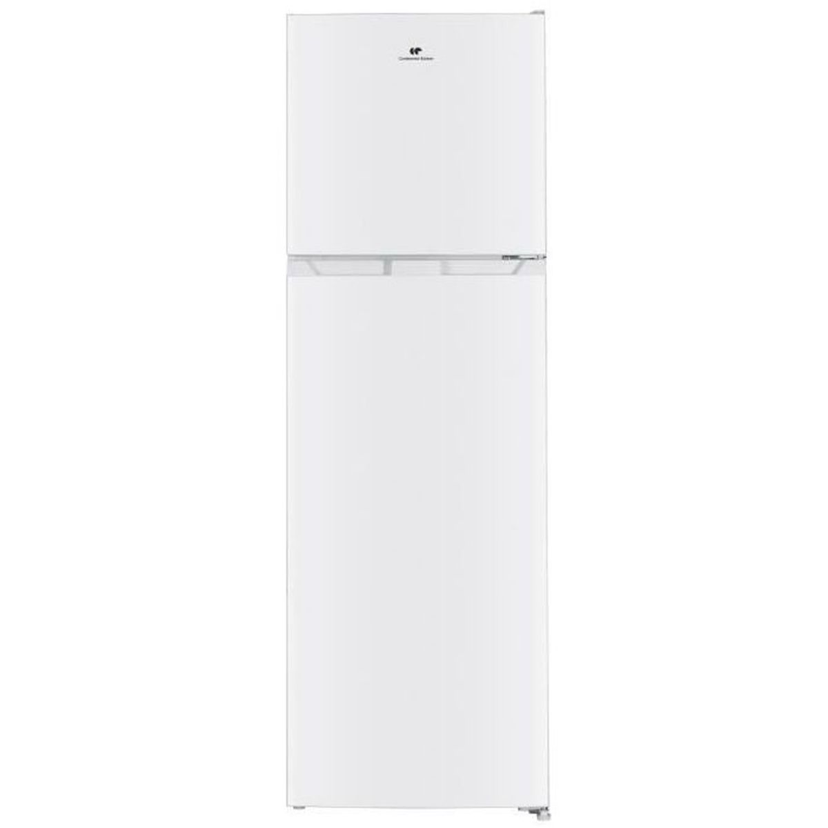Ein weißer Kühlschrank mit Gefrierfach oben steht vor einem weißen Hintergrund.