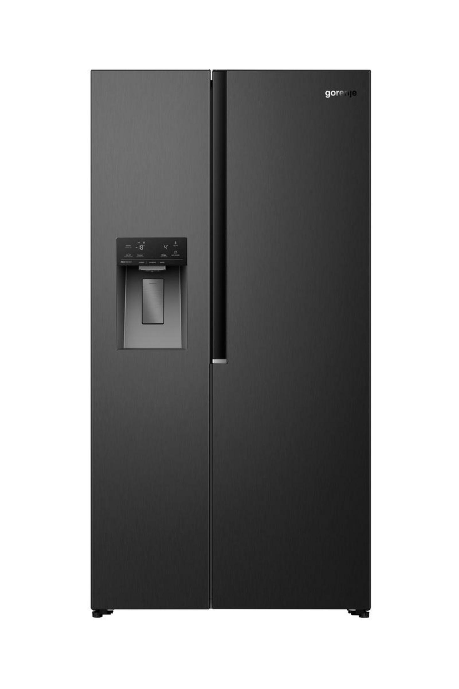 Ein schwarzer Kühlschrank mit zwei Türen und einem Wasserspender.