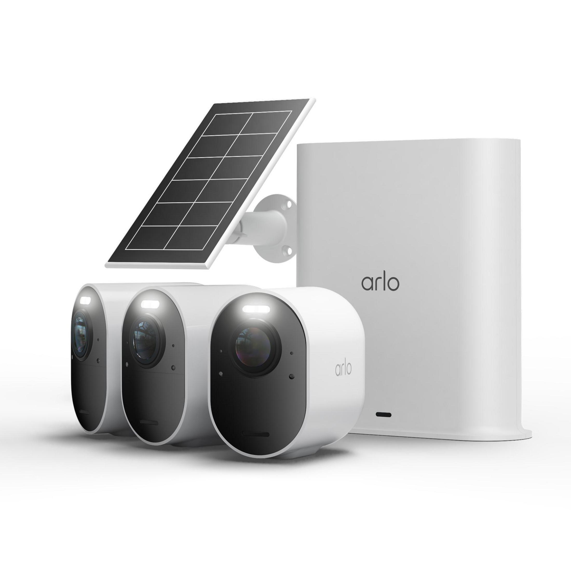 Weiße Arlo Kameras mit Solarpanel und Basisstation auf weißem Hintergrund.