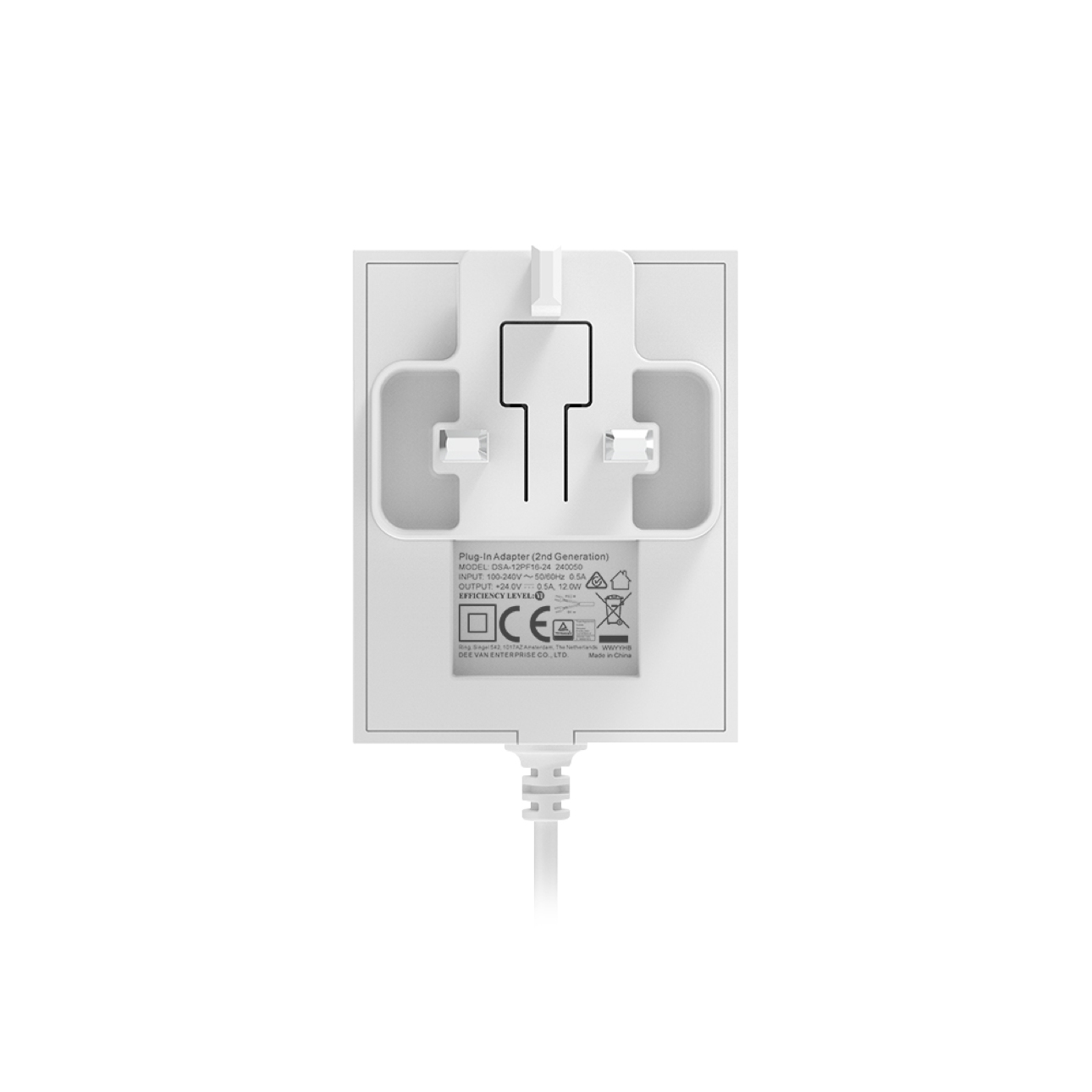 Adaptador de enchufe blanco con detalles técnicos y certificaciones.