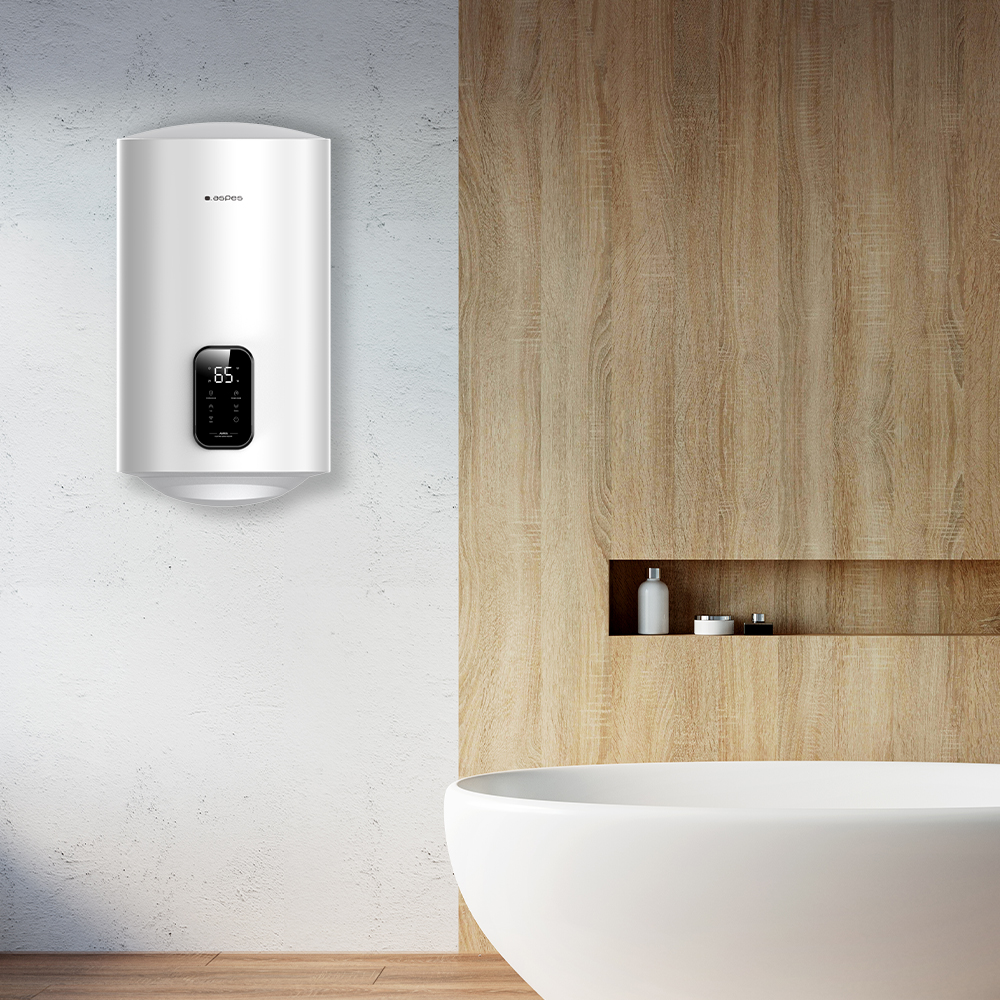 Un calentador de agua eléctrico blanco con pantalla digital está montado en una pared blanca texturizada.