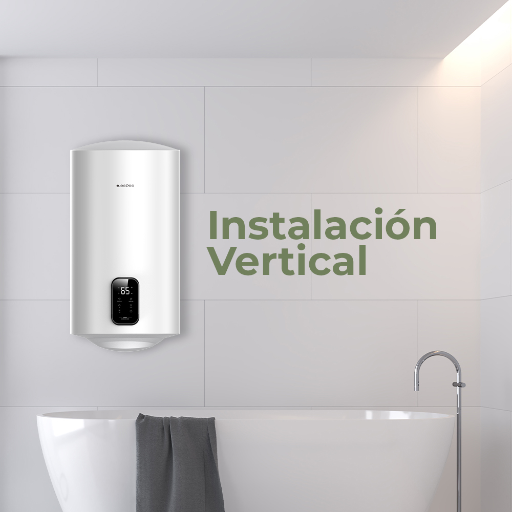 Un calentador de agua blanco, montado verticalmente, con pantalla digital junto a una bañera.
