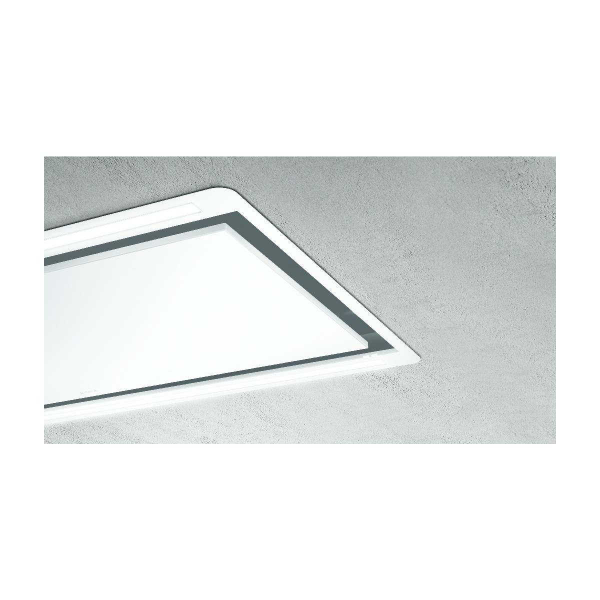 Una cappa aspirante bianca con illuminazione integrata su un soffitto grigio.