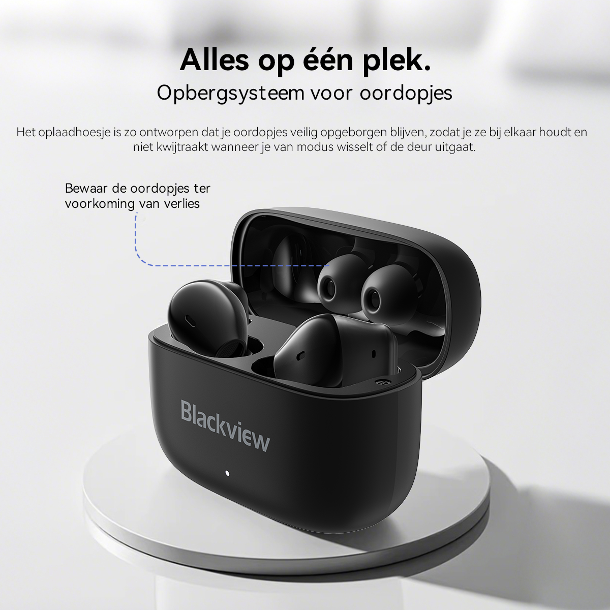 Zwarte Blackview oplaadcase voor draadloze oortjes met open deksel, met oortjes erin.