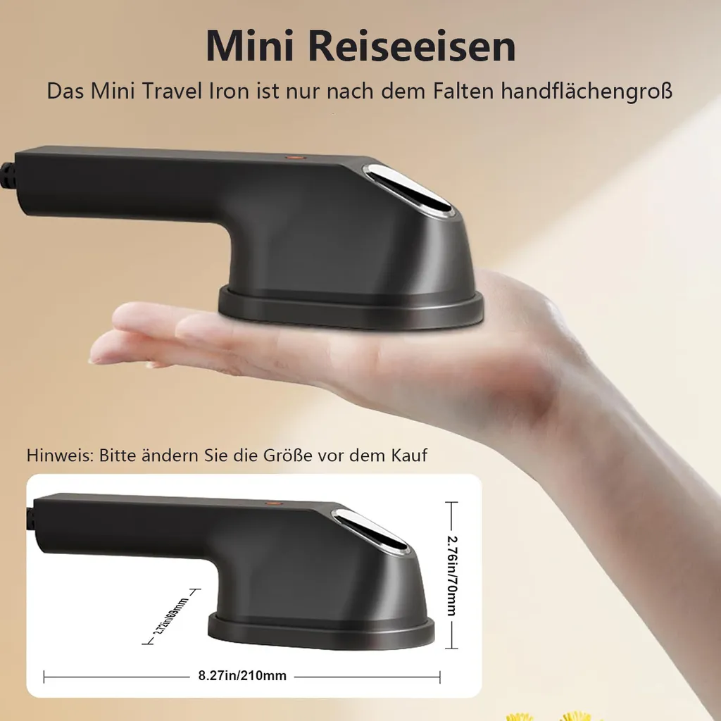 Ein schwarzes Mini-Reiseeisen liegt auf einer Hand. Unten ist das Eisen mit Maßen abgebildet.