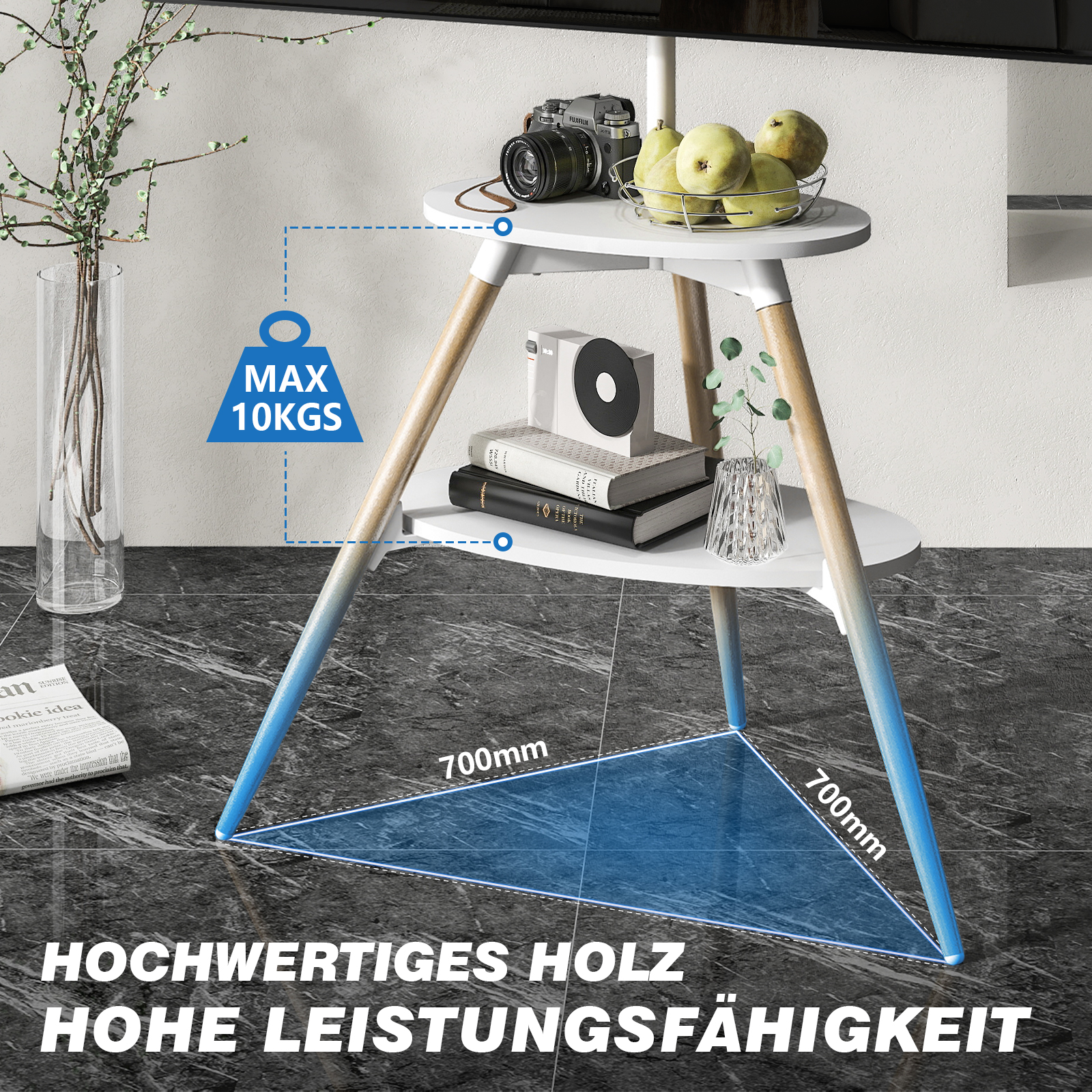Ein weißer Beistelltisch mit Holzakzenten, Kamera, Obst und Büchern.
