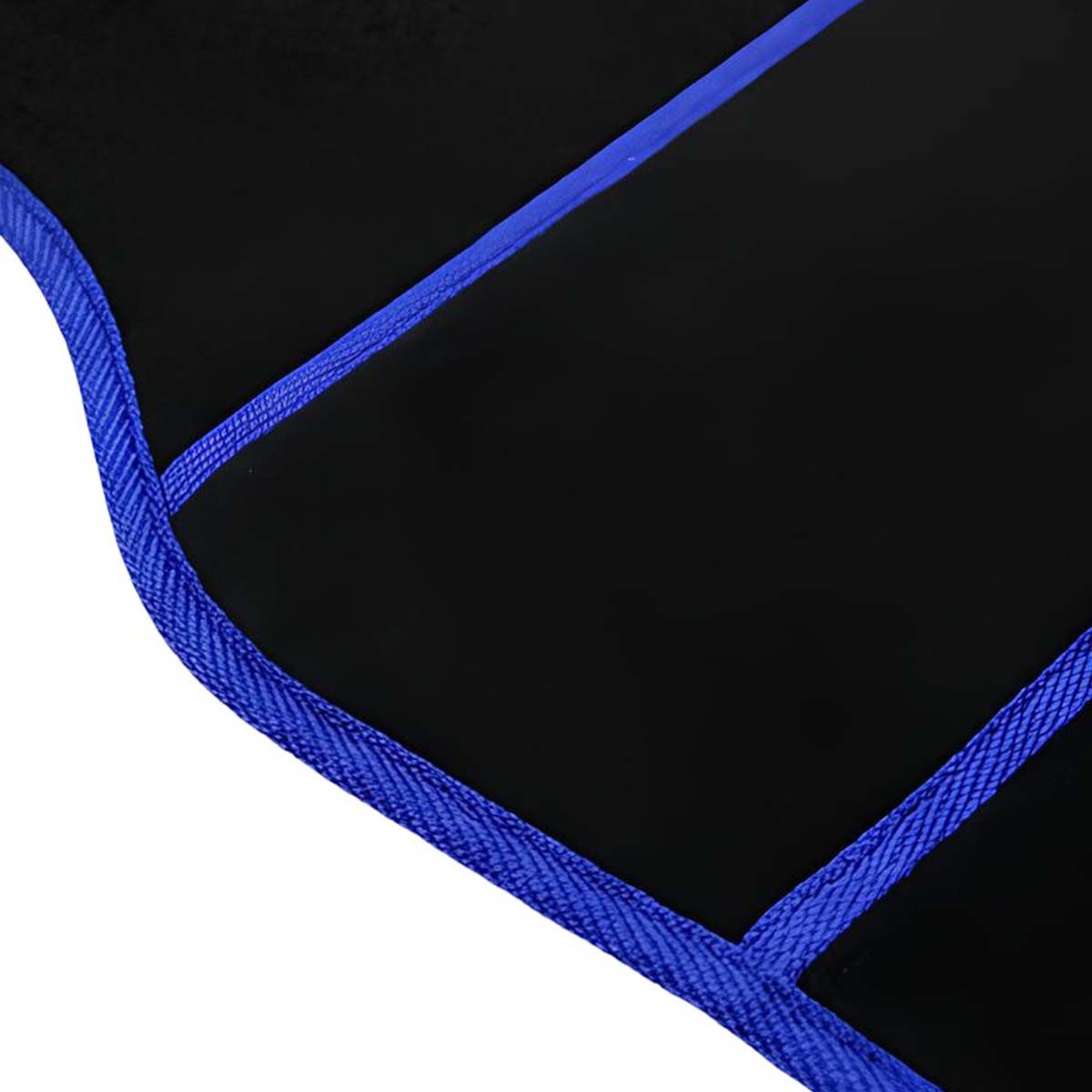 Schwarzes Material mit blauer Kante und Nähten.