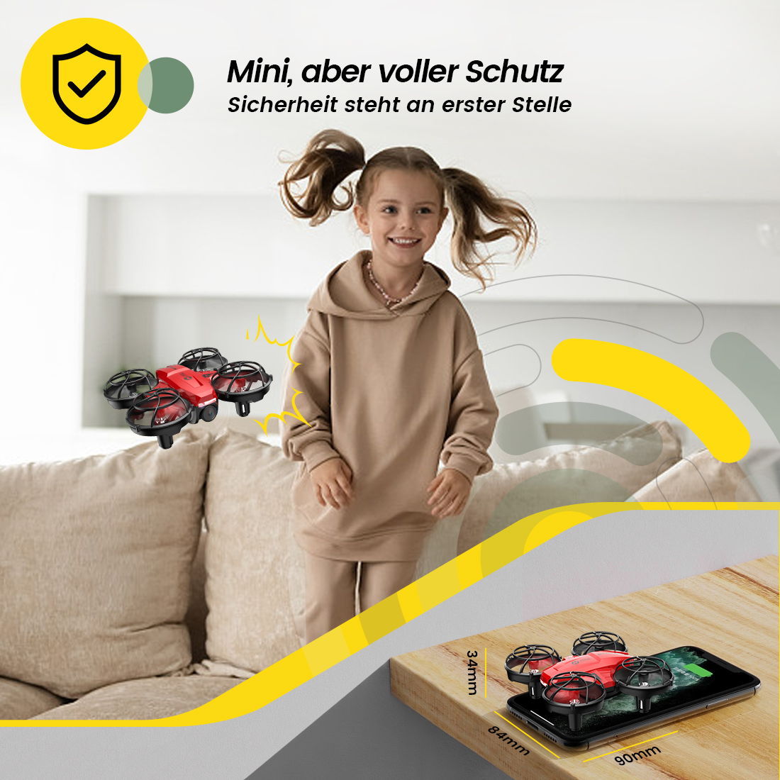 Ein lächelndes Kind springt hinter einer roten Drohne in einem Wohnzimmer, Drohnenabmessungen werden auf einer Holzoberfläche angezeigt.