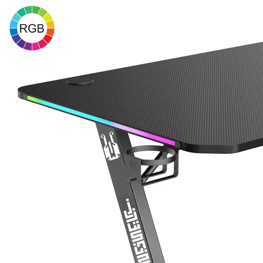RGB aydınlatmalı, bardaklıklı, karbon dokulu siyah masa.