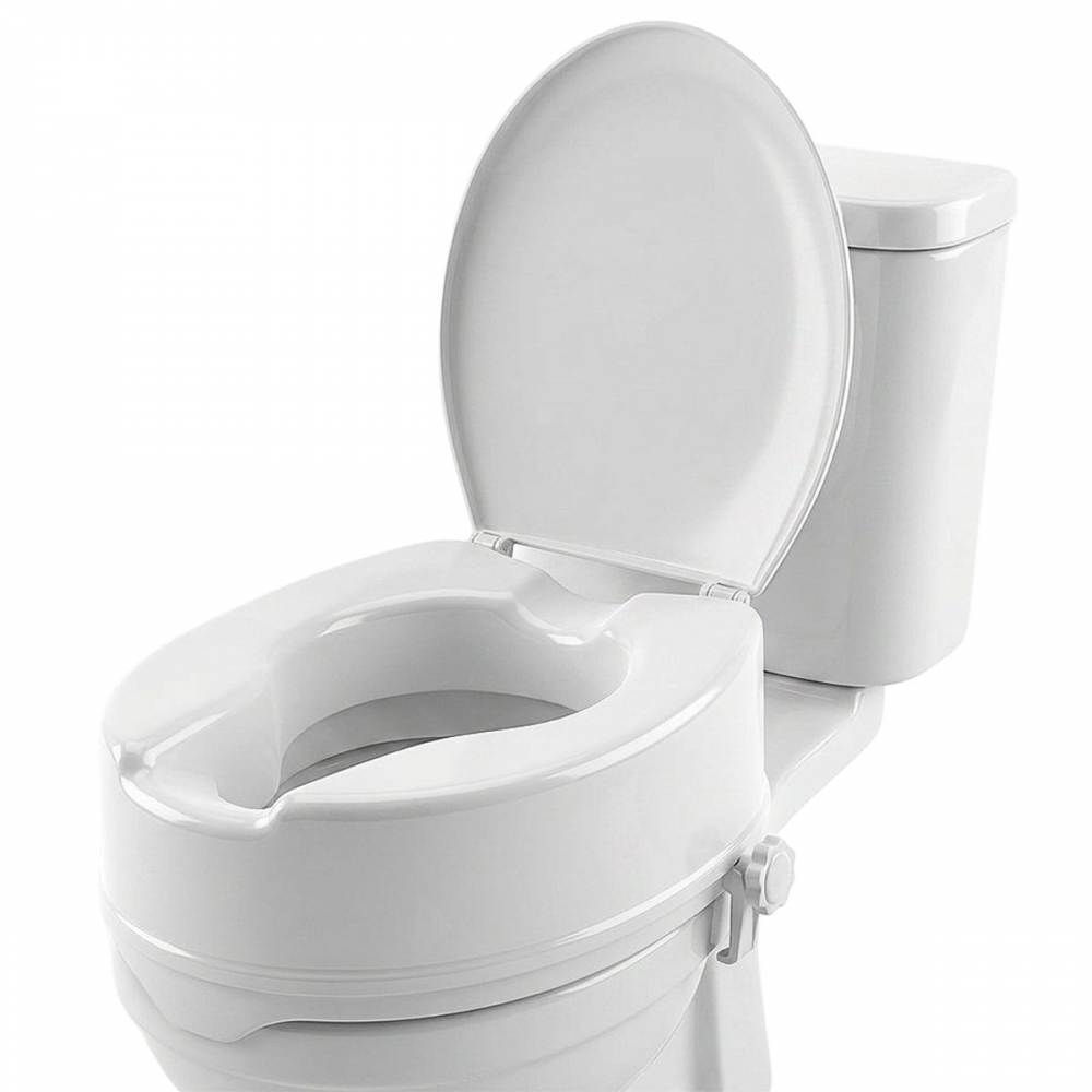 Inodoro blanco elevado con tapa y asiento abiertos. Tanque blanco al fondo.