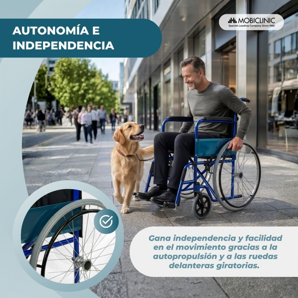 Un hombre en silla de ruedas con perro camina por una acera, edificios al fondo.