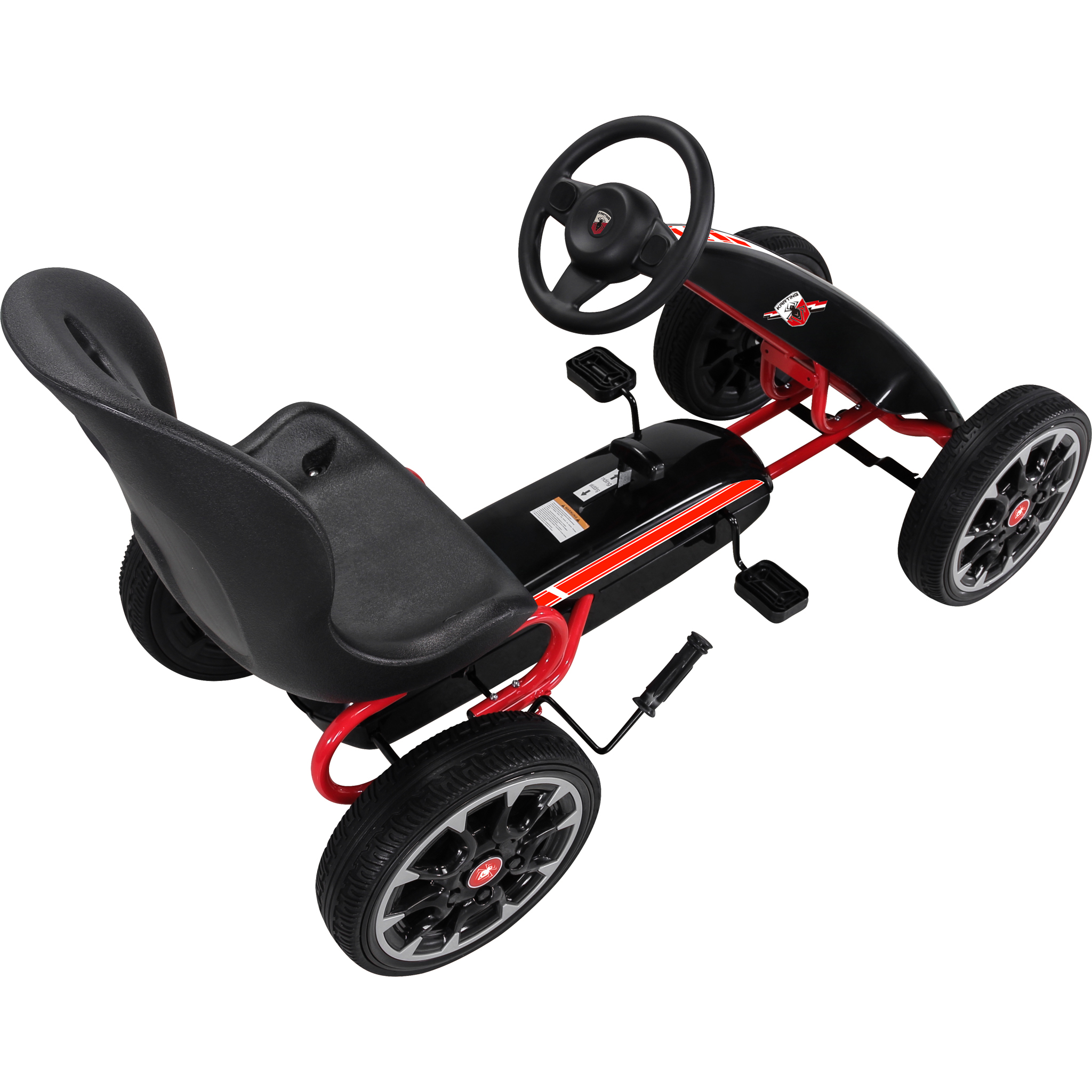 Ein schwarzer und roter Go-Kart-Fahrersitz mit Lenkrad und Pedalen.