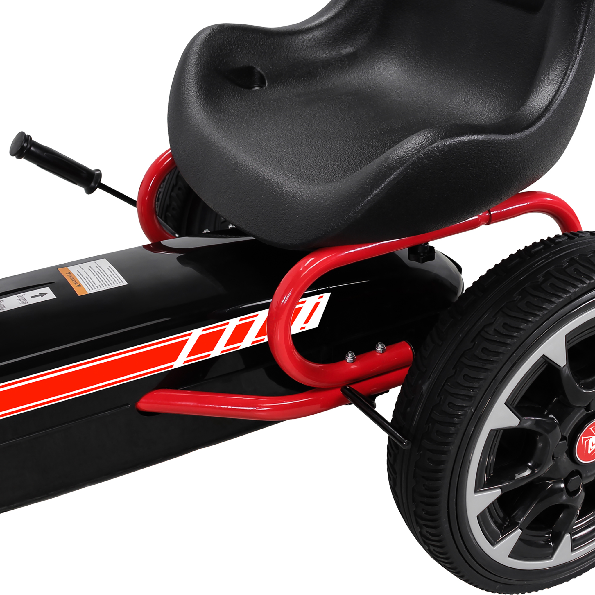 Schwarz-rotes Go-Kart mit schwarzem Sitz und rotem Rahmen. Weiße Streifen auf dem Chassis.
