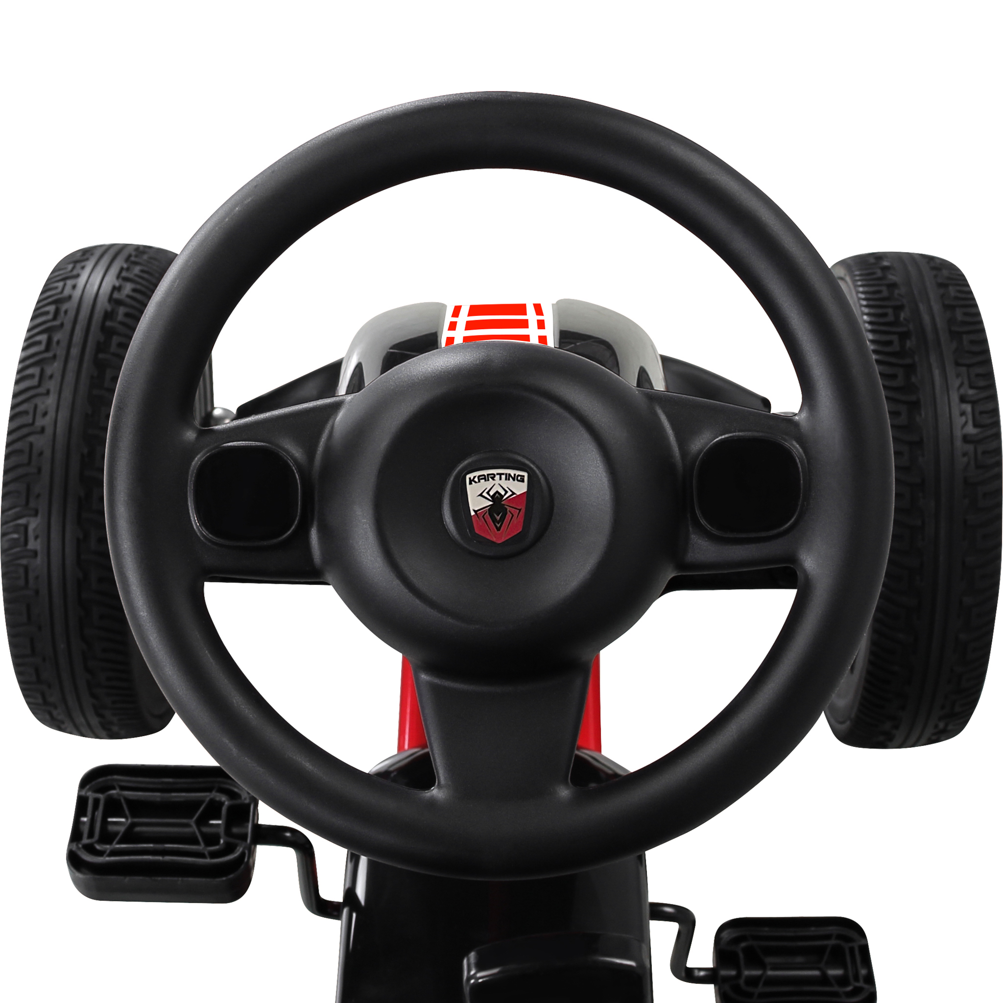 Ein schwarzes Lenkrad mit einem Emblem in der Mitte auf einem roten Go-Kart.