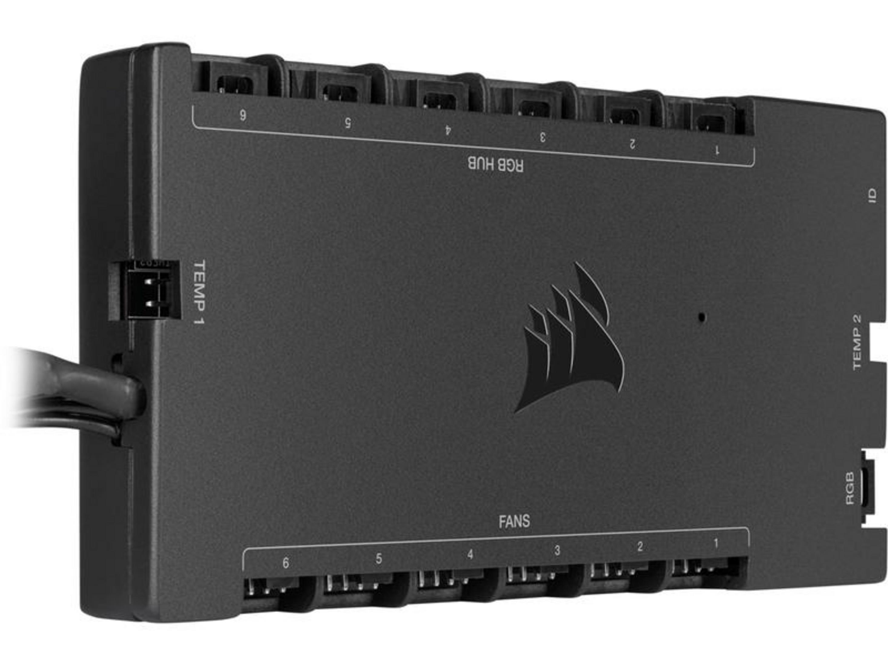 Schwarzer Corsair RGB Hub mit Anschlüssen für Lüfter und RGB-Beleuchtung.