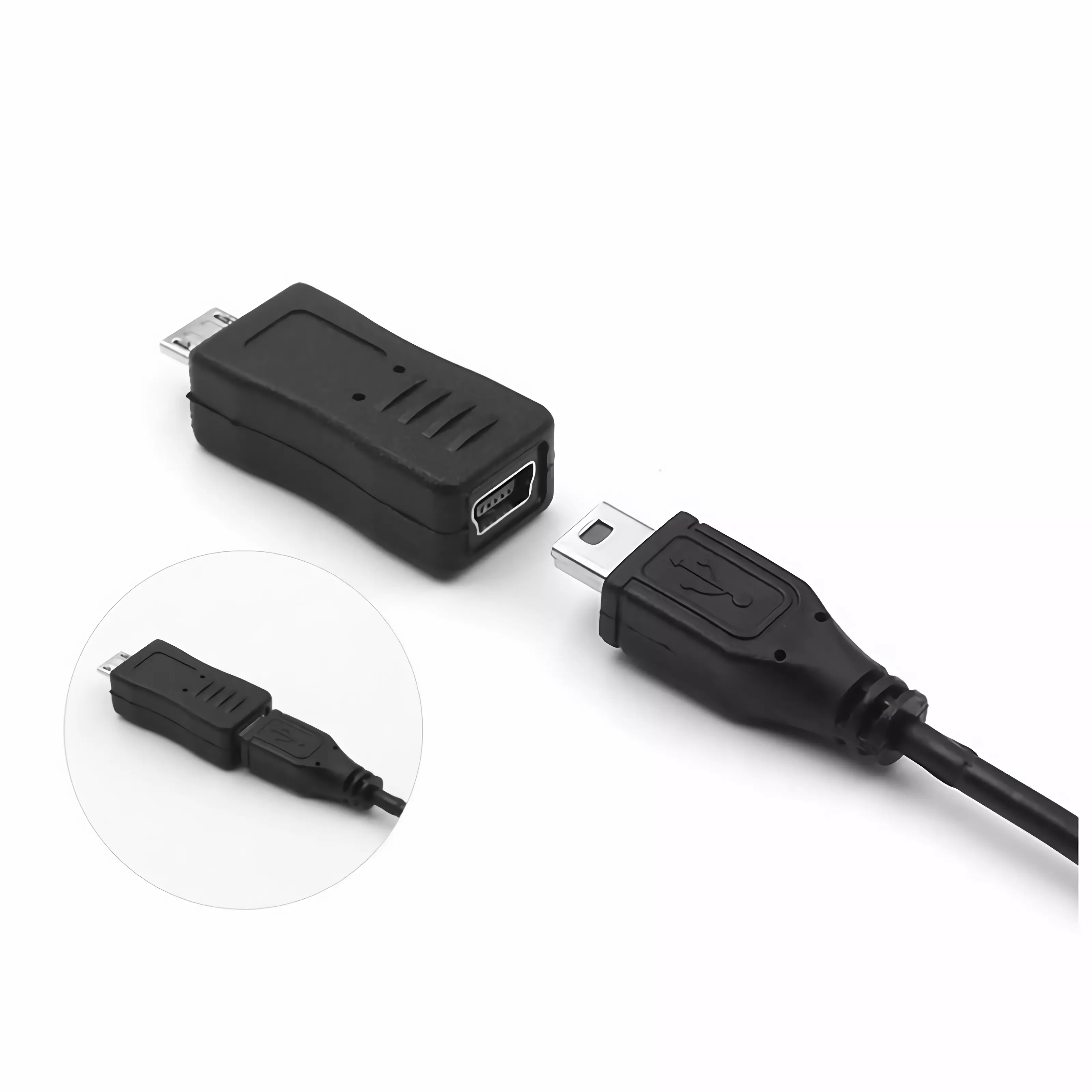 Schwarzer USB-Adapter mit Micro-USB-Stecker und USB-A-Stecker.