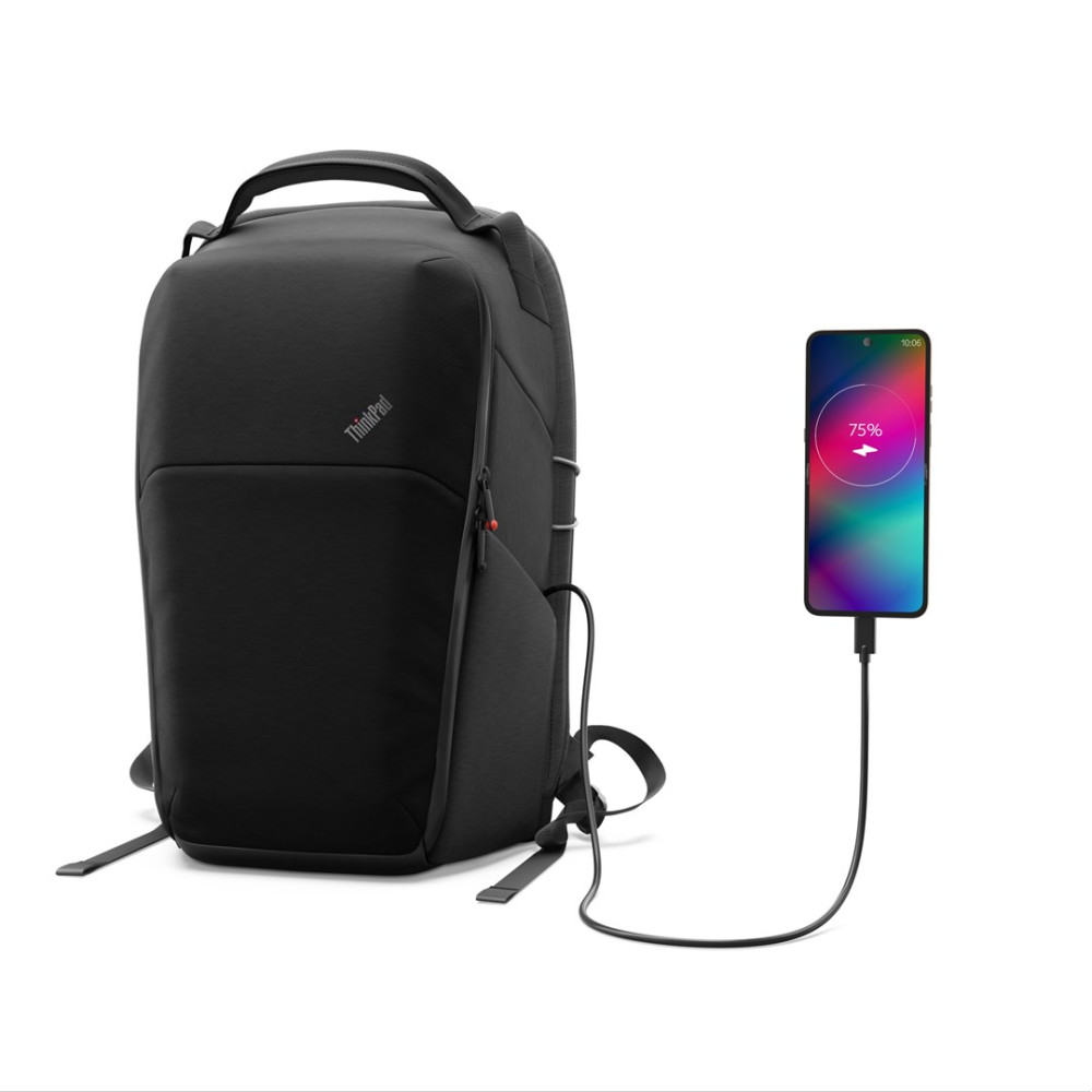 Czarny plecak ThinkPad ładuje smartfon pokazujący 75% baterii.