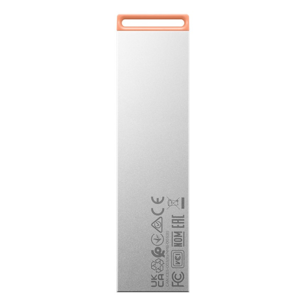 Srebrny pendrive z pomarańczowym złączem na pętelkę. Na dole widoczne są loga.