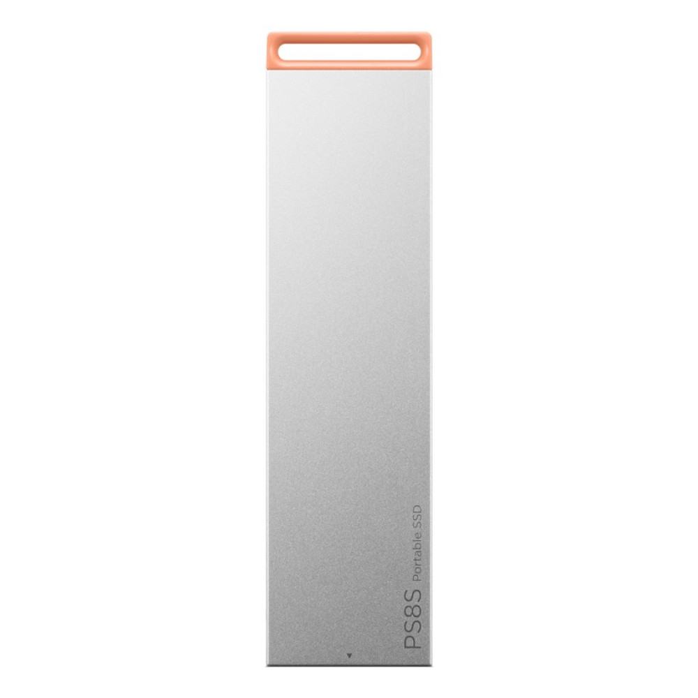 Srebrny przenośny dysk SSD z pomarańczową pętlą na górze. Napis: 'PS8S Portable SSD'.