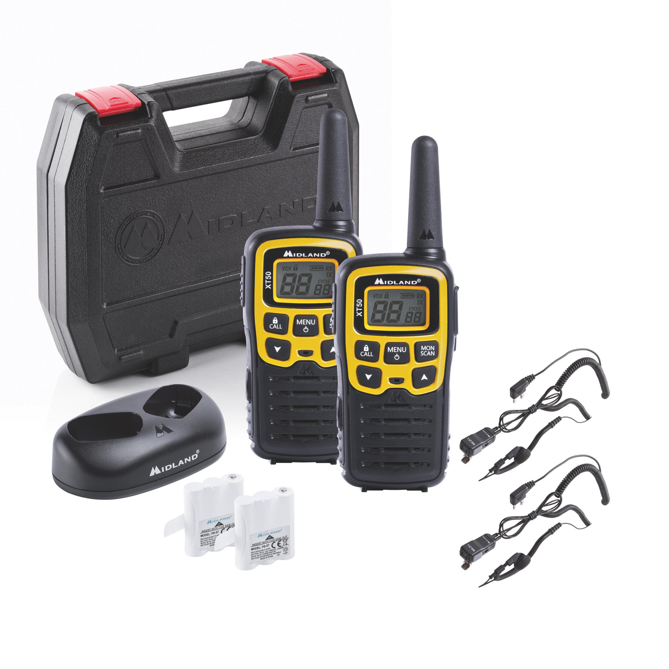 Due walkie-talkie Midland XT50 con accessori: valigetta, caricabatterie, batterie e auricolari.