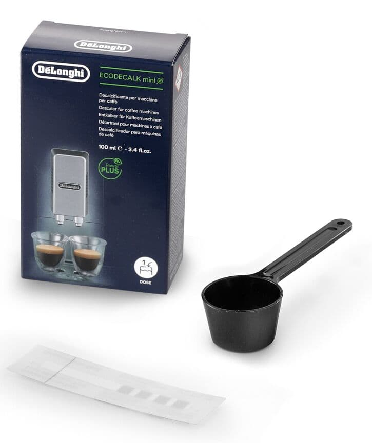 Bir DeLonghi Ecodecalk Mini kutusu, ölçü kaşığı ve test şeritleri.