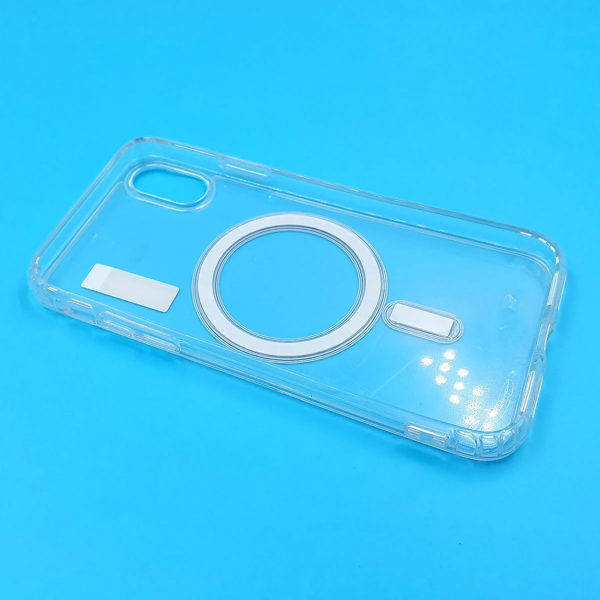 Durchsichtige Handyhülle mit weißem Magnetring und Rechtecken auf blauem Hintergrund.