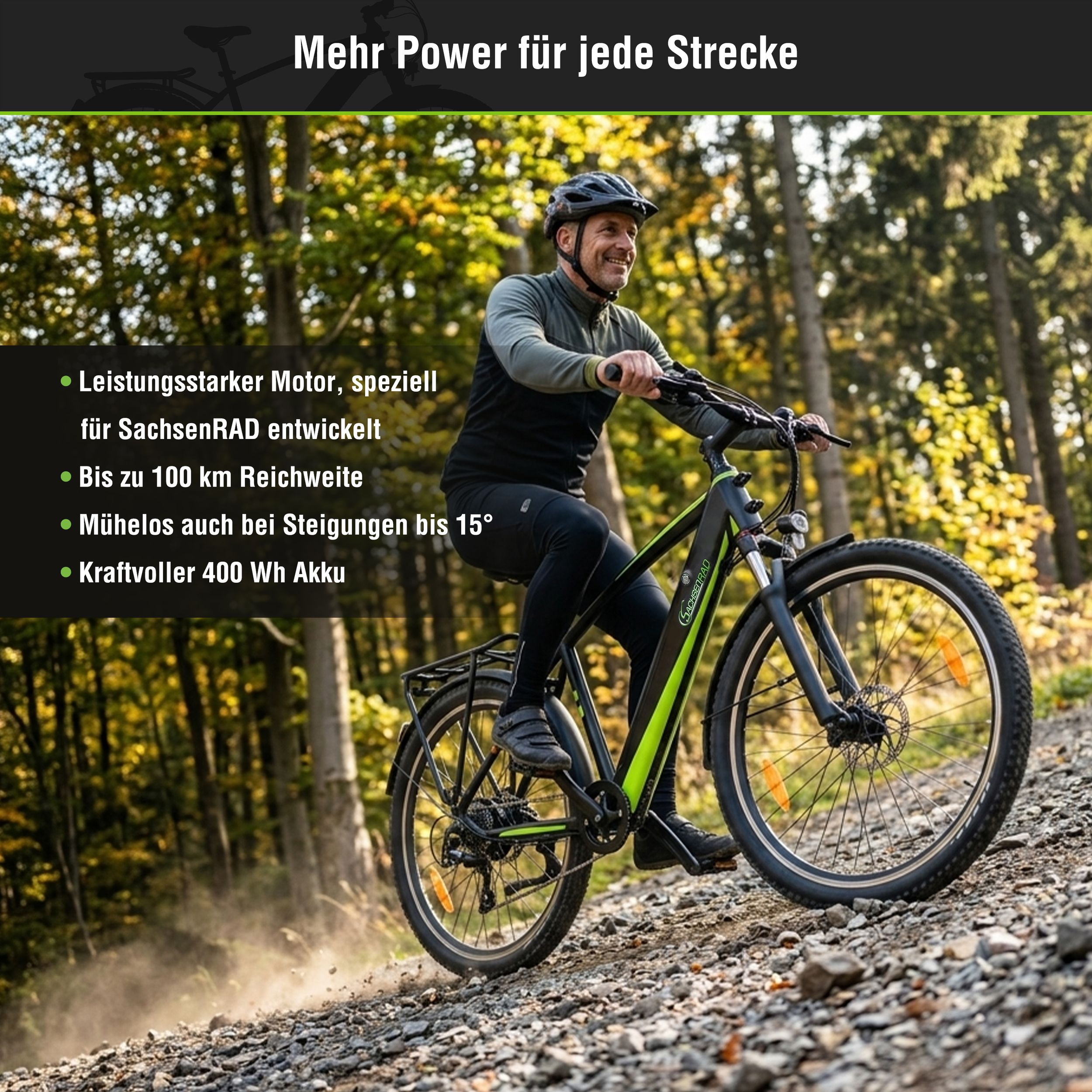 Mann fährt E-Bike durch Wald auf Schotterweg, mit Text.