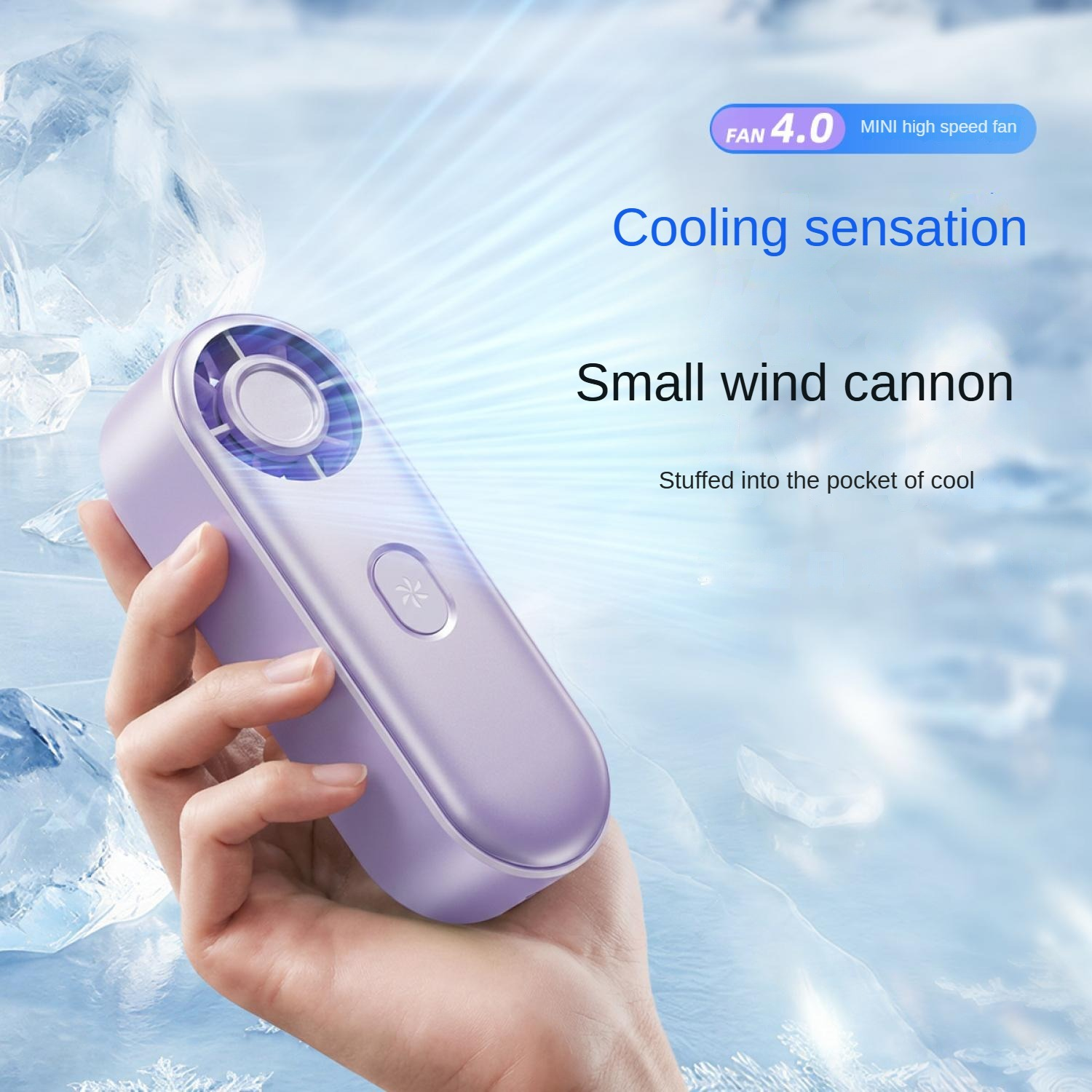 Eine Hand hält einen kleinen violetten Ventilator vor eisigem Hintergrund mit Luftstrom.