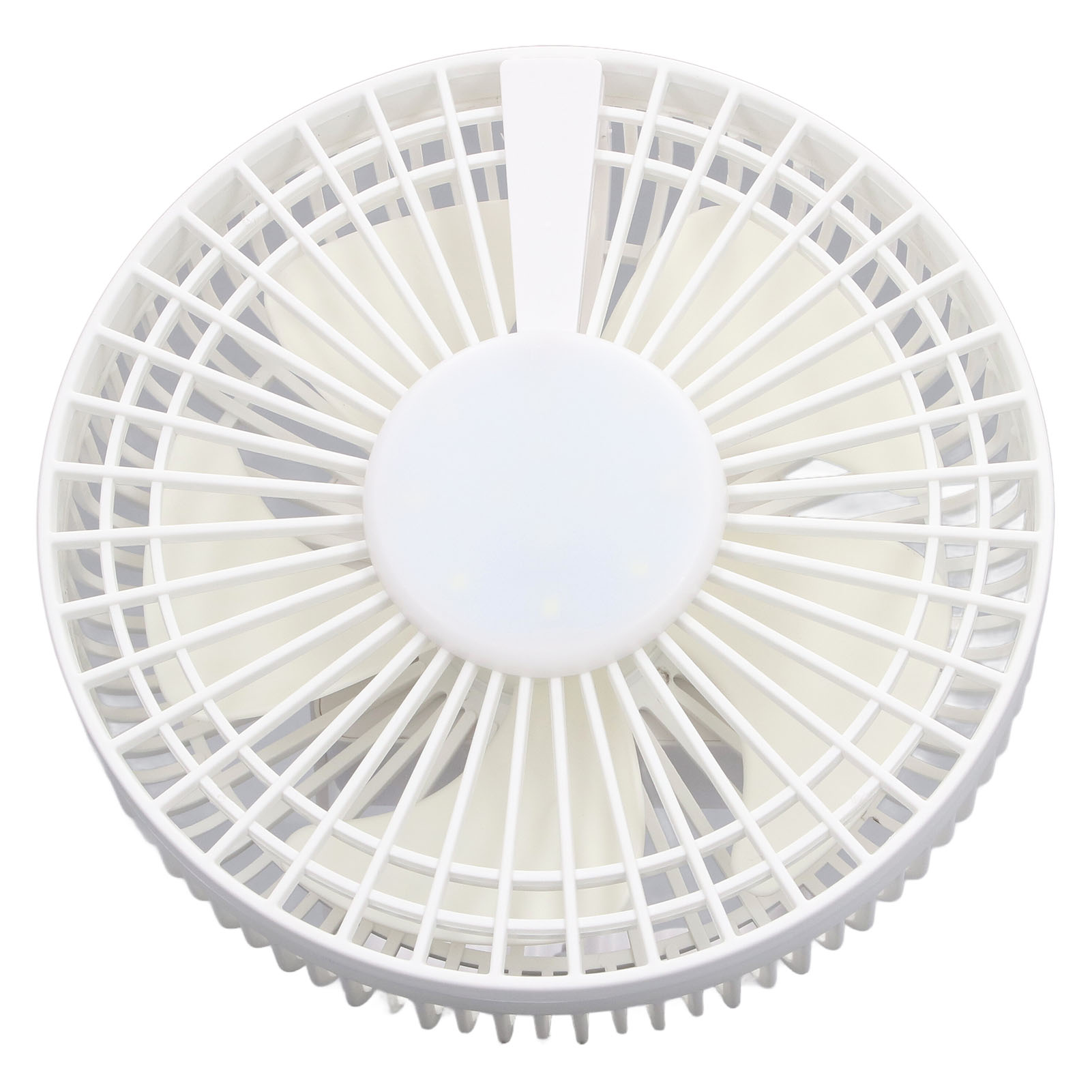 Ein weißer Ventilator mit kreisförmigem Gitter und sichtbaren Rotorblättern.