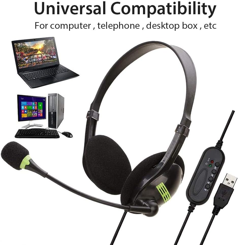 Ein schwarzes Headset mit Mikrofon und USB-Anschluss, daneben ein Laptop, PC und Monitor.